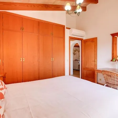 Reig In Traumlage,pool,strandnah,schnelles Wifi,klima וילה